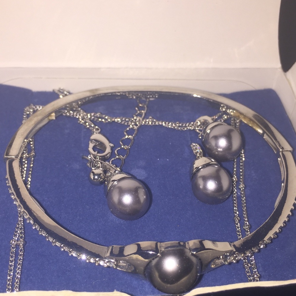 Avon set
